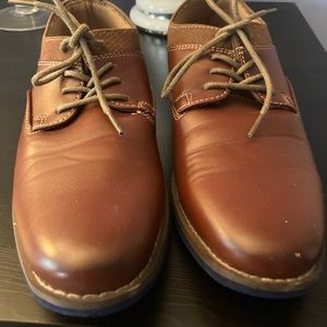 Boys size 4 Dress Shoes